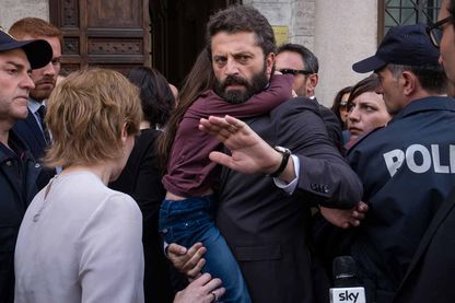 Guido Caprino dans Il miracolo Guido Caprino dans Il miracolo