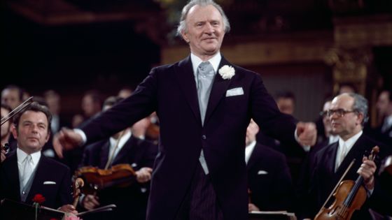 Conductor Willi Boskovsky in front of an orchestra, circa 1965. ©Getty - Don Smith/Radio Times