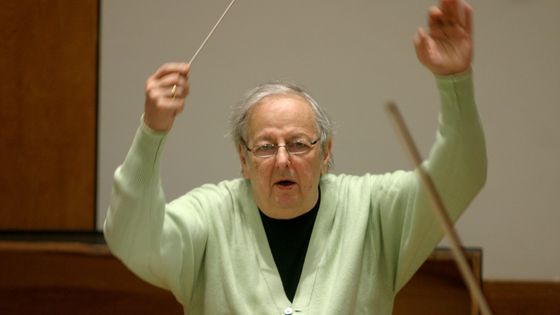 Andre Previn rehearsing Strauss's 'Symphonia Domestica' with the Juilliard Orchestra at the Juilliard School on Monday morning, April 9, 2007. ©Getty - Hiroyuki Ito