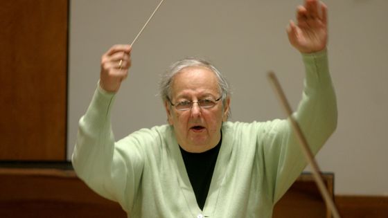 Andre Previn rehearsing Strauss's 'Symphonia Domestica' with the Juilliard Orchestra at the Juilliard School on Monday morning, April 9, 2007. ©Getty - Hiroyuki Ito