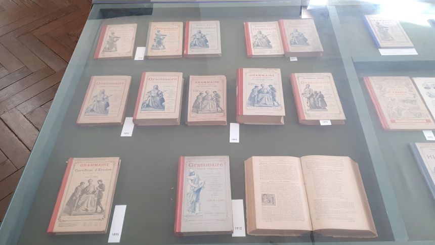 Une partie de la collection des livres de Grammaire de Claude Augé, Maison de Claude Augé, L'Isle-Jourdain (32)