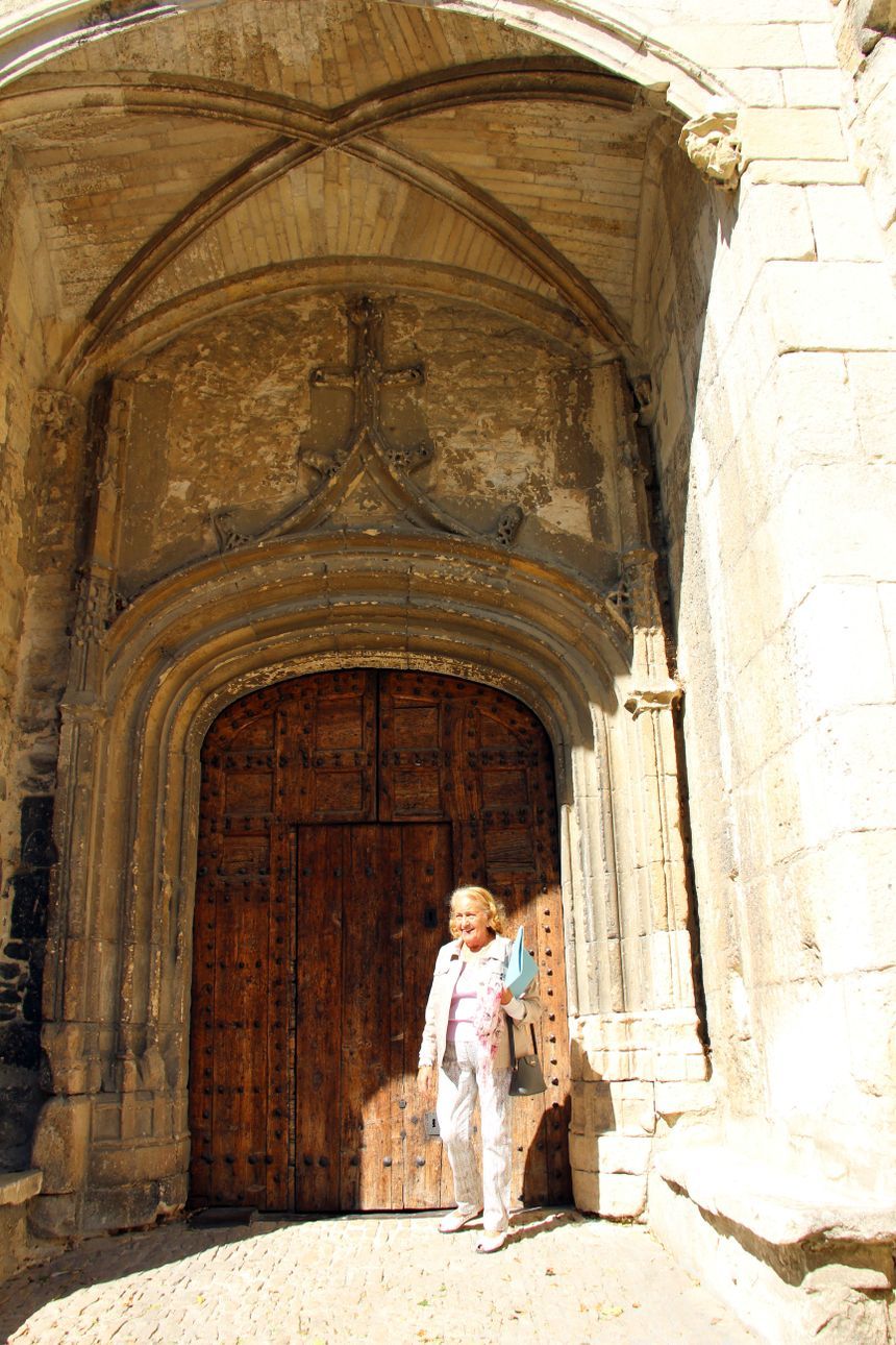 Madame Rieger grande porte Collégiale Bollène
