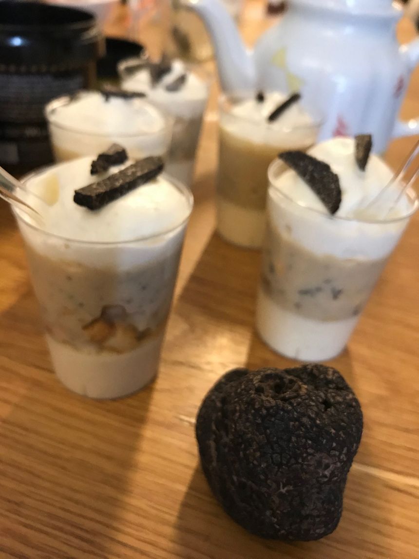 Petites Verrines aux Truffes cuisinées par Eric Rolland, chef du restaurant "La Table des Délices" de Grignan