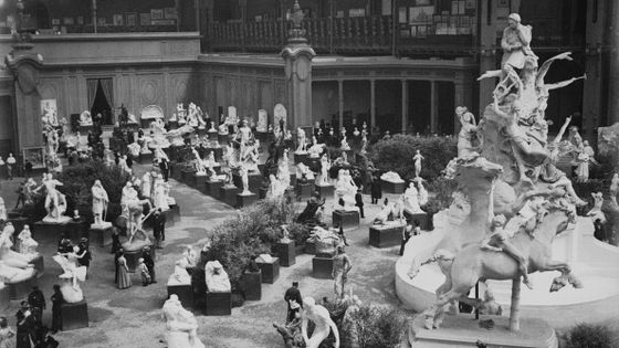 Les expositions universelles du XIXe siècle vont contribuer à l'élaboration d'une culture artistique partagée comme d'un "bon goût européen" (ici exposition universelle de Paris, Grand Palais, 1900) ©Getty - Epics/Getty Images