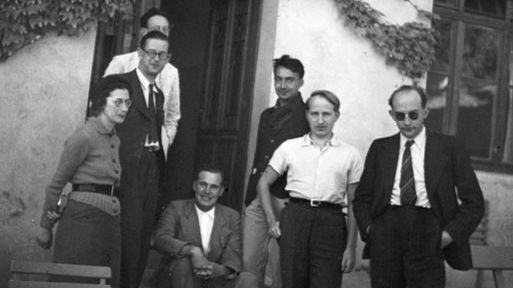 Le congrès Bourbaki de 1938. De gauche à droite : Simone Weil, Charles Pisot, André Weil, Jean Dieudonné, Claude Chabauty, Charles Ehresmann et Jean Delsarte. - CC