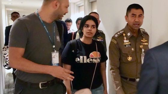 Rahaf Al-Qunun prise en charge par le HCR et autorisée à rester sous protection en Thaïlande ©Maxppp - THAI IMMIGRATION BUREAU