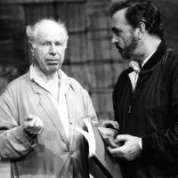 Peter Brook et Jean-Claude Carrière travaillant sur "Le Mahâbhârata" aux Bouffes du Nord.