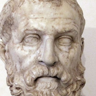 Solon (638-559 av.JC), homme d'État, législateur et poète. Auteur de réformes constitutionnelles majeures (Le Tribunal du peuple ou Héliée, par ex.), il est considéré comme le père de la démocratie athénienne.