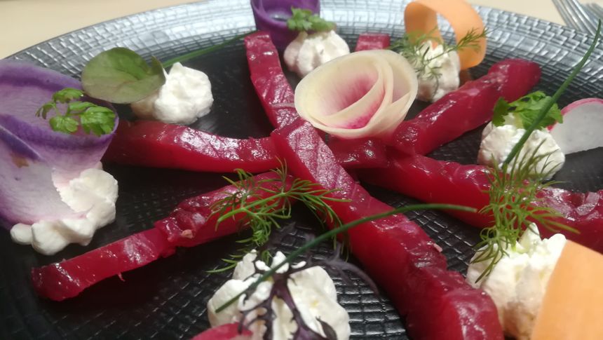la truite de la pisciculture de l'Estrigon en version gravlax mariné à la betterave