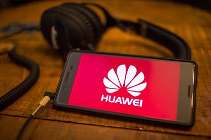 Le fabricant Huawei au coeur d'une polémique, accusé de travailler avec le pouvoir chinois Le fabricant Huawei au coeur d'une polémique, accusé de travailler avec le pouvoir chinois