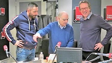 France Musique, studio 141... Matthieu Moulin, directeur artistique du label Marianne Mélodie , Roberto Benzi, célébrissime chef d'orchestre & Benoît Duteurtre qui produit l'émission ( g. à d.)