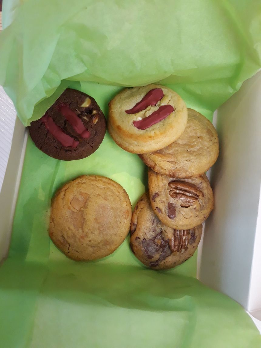Chocolat framboise,noix de pécan/sirop d'érable, chocolat blanc framboise, façon pain d'épices heu ce qu'il reste !!!!