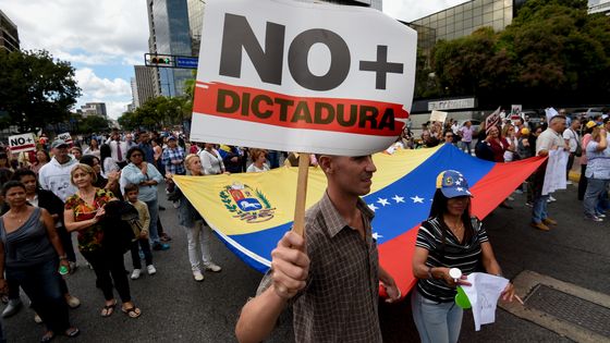 Mouvement de protestation contre le président Nicolas Maduro, à l'appel du chef de l'opposition Juan Guaido, près du Parque Cristal, à Caracas. (30/01/19) ©AFP - JUAN BARRETO