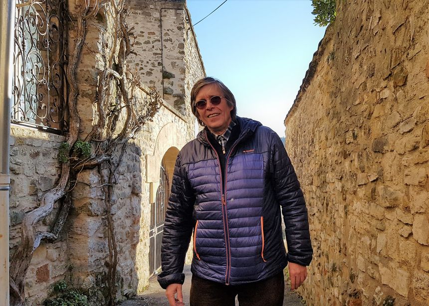 Michel Bouillet, Président de l'association ARCHIPAL, dans les rues de Gignac