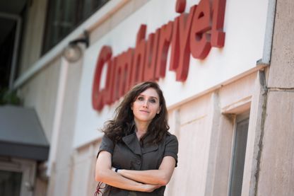 Pelin Ünker, qui lorsqu'elle travaillait au journal "Cumhuriyet" , a participé à révéler l'affaire des "Paradise Papers". Pelin Ünker, qui lorsqu'elle travaillait au journal "Cumhuriyet" , a participé à révéler l'affaire des "Paradise Papers".