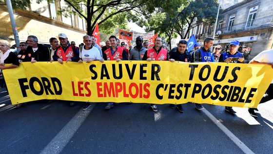 Manifestation des salariés de Ford Blanquefort en octobre 2018 à Bordeaux. L'usine avait aussi été menacé de fermeture en 2008. 850 emplois sont menacés. ©AFP - GEORGES GOBET