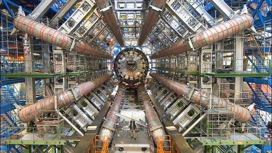 Le Large Hadron Collider au CERN - CERN / CC
