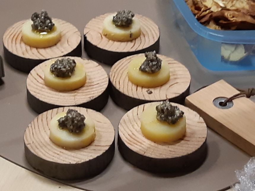 La truffe sublimée de David Sulpice servie sur petits rondins de bois