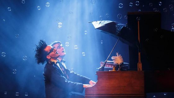 Légende : Les Virtuoses : un spectacle mêlant les plus grands airs de la musique classique avec des clowneries et de la poésie - Jérôme Pouille