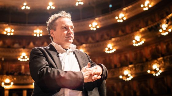 Jonathan Nott, directeur musical et artistique de l'OSR. Nouvelle parution : 1918-2018 Orchestre de la Suisse Romande, One Century of Music (1er Siècle) chez Pentatone - photo by Niels Ackermann