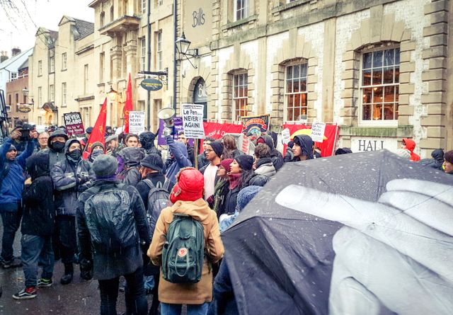 Une manifestation pour protester contre la venue de Marion Maréchal, invitée à débattre avec des étudiants d'Oxford