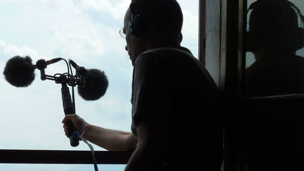 Presque Rien 1 : Porter à l'oreille