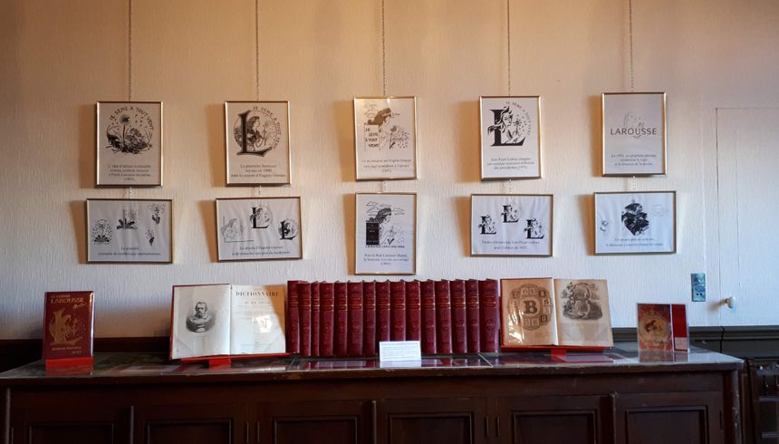 L'édition originale du dictionnaire Larousse dans la maison de Claude Augé. L'Isle-Jourdain (32)