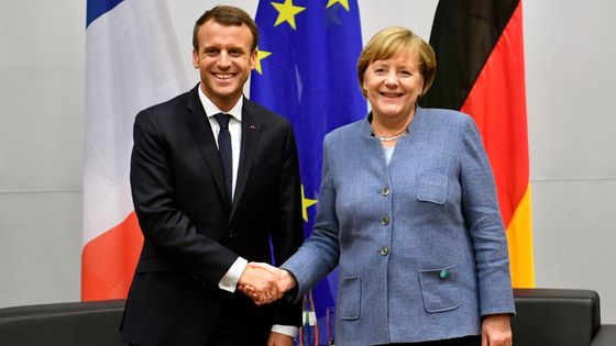 E. Macron et A. Merkel à Bonn, 15/11/2017 ©AFP