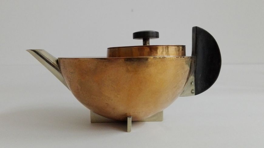 Théière conçue par Marianne Brandt en 1924