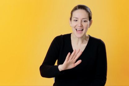 Cette cinéaste belge interprète, en play back, la voix des femmes qu'elle a interviewées. Cette cinéaste belge interprète, en play back, la voix des femmes qu'elle a interviewées.