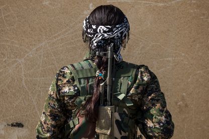 Portrait de Beritan Khabat, 20 ans, de Derek. Rojava, Serikani, Syrie, 2015 Portrait de Beritan Khabat, 20 ans, de Derek. Rojava, Serikani, Syrie, 2015