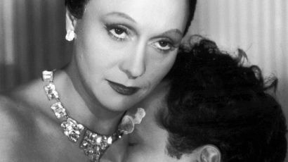 Arletty et Jean-Louis Barrault dans Les Enfants du Paradis, film écrit par Jacques Prévert et réalisé par Marcel Carné. ©Getty - Pathé/Roger Forster/Sunset Boulevard/Corbis