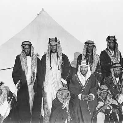 Arabie Saoudite 1911 : Abd al-Aziz Ibn Saoud et ses frères et fils près de Thaj