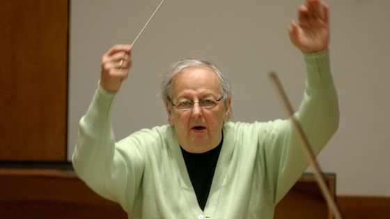 Andre Previn rehearsing Strauss's 'Symphonia Domestica' with the Juilliard Orchestra at the Juilliard School on Monday morning, April 9, 2007. ©Getty - Hiroyuki Ito