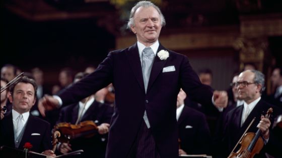 Conductor Willi Boskovsky in front of an orchestra, circa 1965. ©Getty - Don Smith/Radio Times