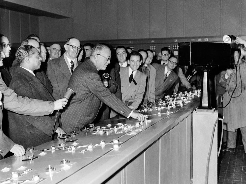 Inauguration de la centrale le 26 octobre 1952