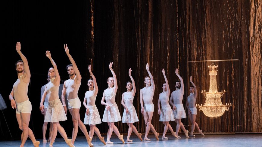 "Le lac des cygnes" avec le Ballet de l'Opéra national du Rhin (© Agathe Poupeney)