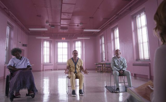 Samuel L. Jackson, James McAvoy, Bruce Willis face à la psy Sarah Paulson
