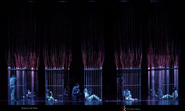 Faust (Piotr Beczała) retrouve Marguerite (Marina Rebeka) dans sa prison - "Faust" de Gounod mis en scène par Àlex Ollé