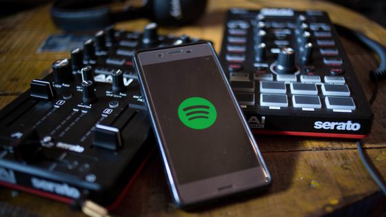 La plateforme Spotify, serait prêt à débourser 200 millions de dollars pour racheter Gimlet, un réseau de podcast à succès aux Etats-Unis. - Guillaume Payen/SOPA Images/LightRocket via Getty Images