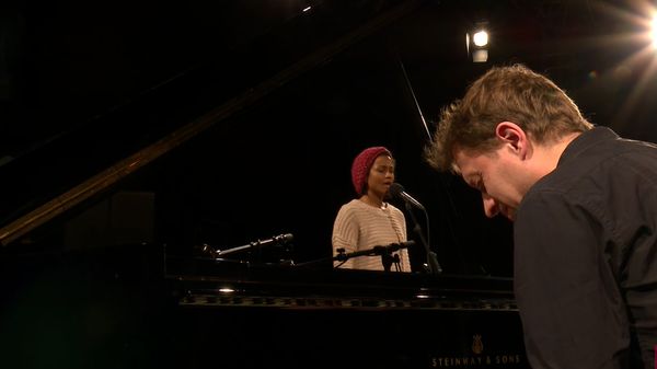 Charlotte Wassy et Julien Lallier interprètent "Balkidoo's song"
