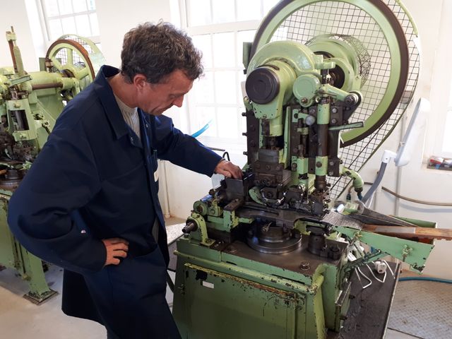 A la manufacture Bohin, on utilise des machines qui ont plus de 100 ans.