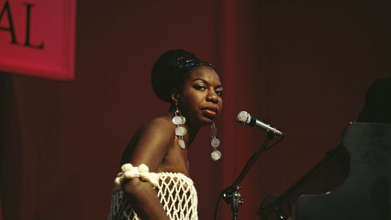 Nina Simone performs on stage at Newport Jazz Festival on July 4th 1968 in Newport, Rhode Island. ©Getty - David Redfern Premium Collection