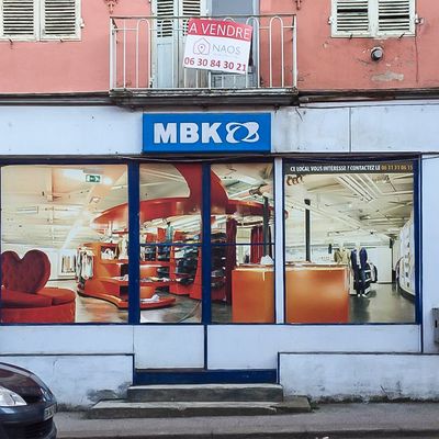 Fausse vitrine dans le centre ville de Tournus