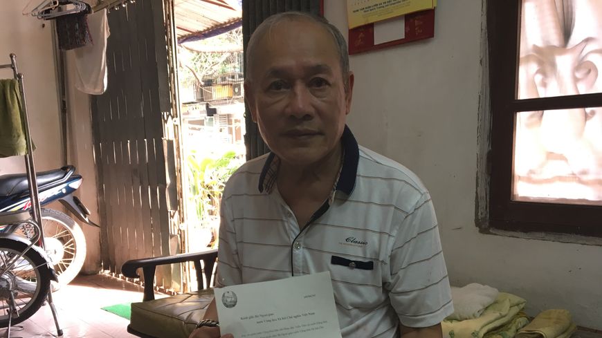 Pham Ngoc Canh a 70 ans. il a attendu 35 ans pour faire venir l'amour de sa vie à Hanoi.