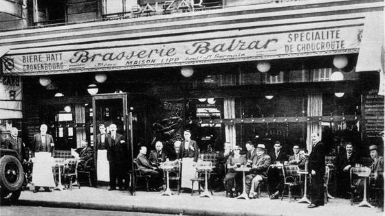Vue de la brasserie Balzar, 49, rue des Ecoles dans le Quartier Latin, 5ème arrondissement de Paris.1899 ©Getty - API