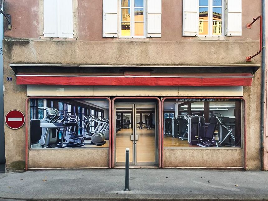 Fausse vitrine dans le centre ville de Tournus