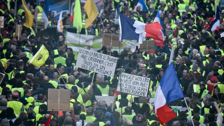 La manifestation des "gilets jaunes" à Paris.