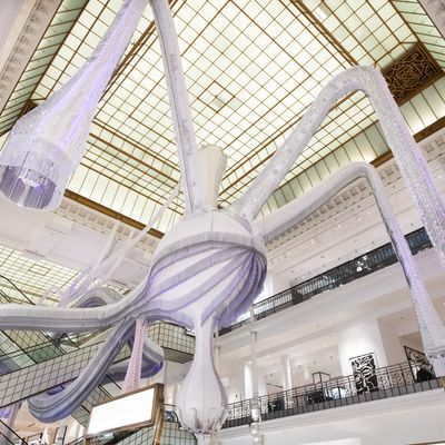 Simone, l'oeuvre de Joana Vasconcelos au Bon Marché