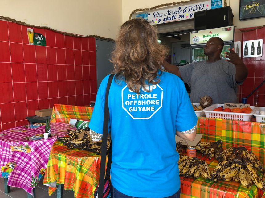 Plusieurs associations de défense de l'environnement se battent contre le projet de Total d'explorer les fonds marins au large de la Guyane à la recherche de pétrole